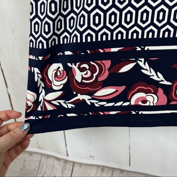 JM Collection long sleeve printed dress with embellished neckline medium - Picture 5 of 8